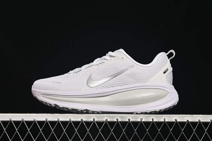 Picture of Nike Vomero 18 _SKUfw20771966975844582fw